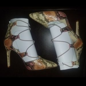 JESSICA SIMPSON SNAKESKIN STRAPPY POINTED PUMPS 7.5 CREAM BLUSH